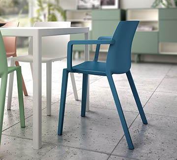 chairs made of recycled and recyclable plastic