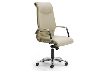 Classic design leather armchairs ideal for trading and video editing workstation Elegance
