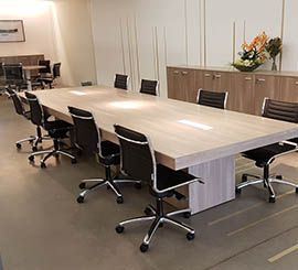 Leather armchair for meeting table where to hold meetings 