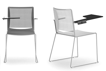 Sedie a 4 gambe in rete di design con tavolino a ribaltina per appunti I-Like-RE