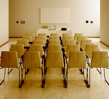 sedie impilabili con tavoletta scrittoio a ribalta per sala corsi, convegni, congressi, seminari