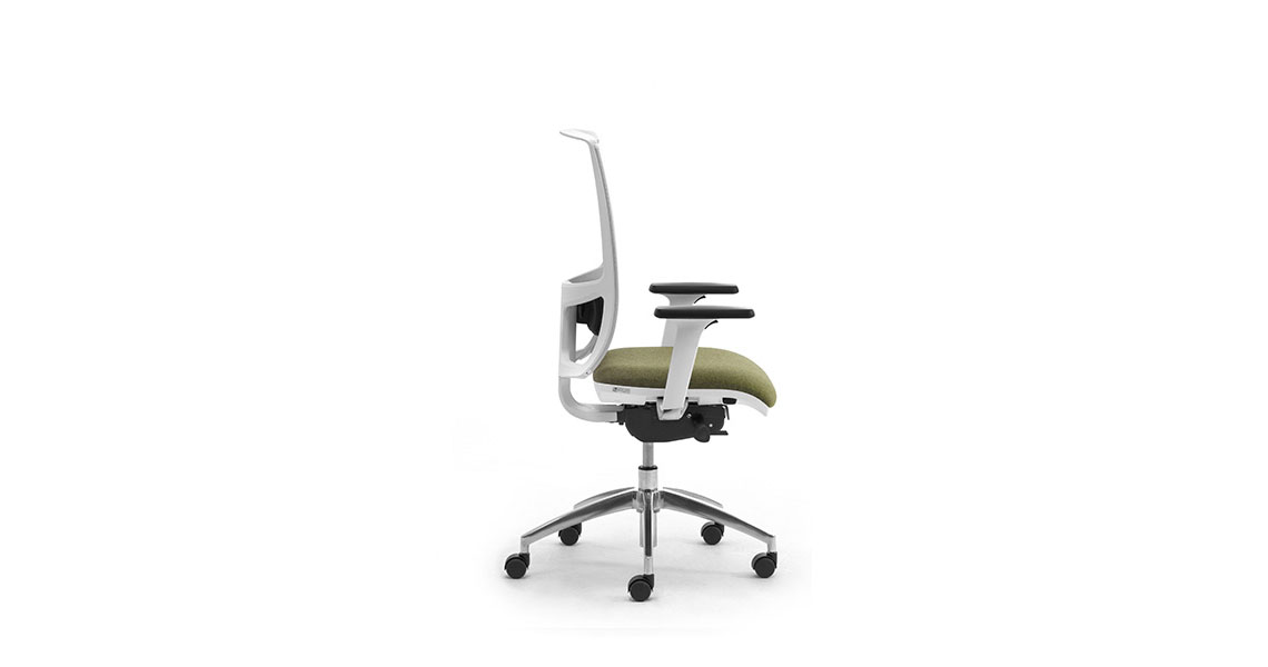 Sedia per ufficio bianca dal design moderno e minimale - Leyform