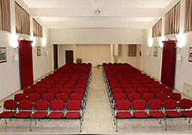 Chairs and benches for special events, parish hall and multipurpose collective areas Cortina